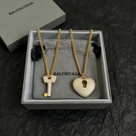 スーパーコピー バレンシアガ キーホルダー