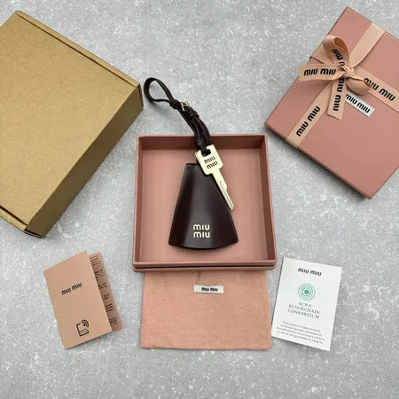 スーパーコピー ミュウミュウ キーホルダー