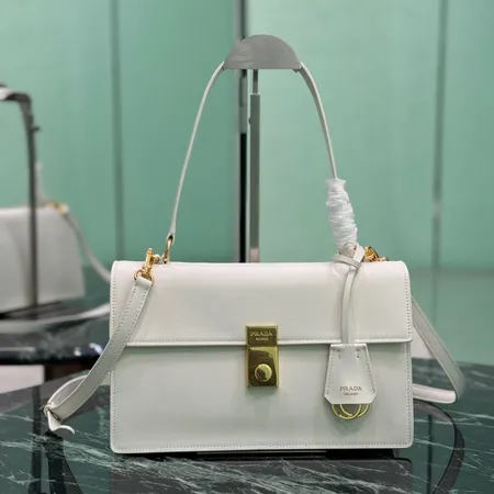 スーパーコピー プラダ キーホルダー