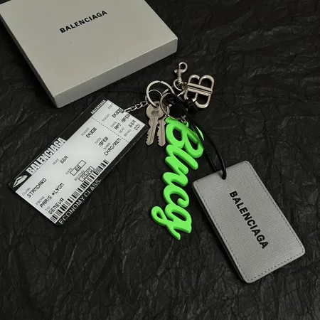 スーパーコピー バレンシアガ キーホルダー