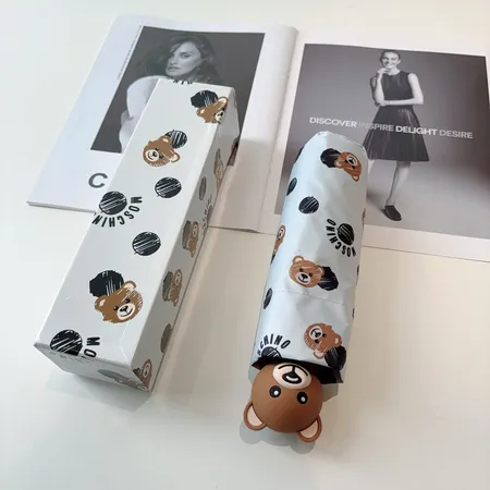 スーパーコピー カウズ 傘