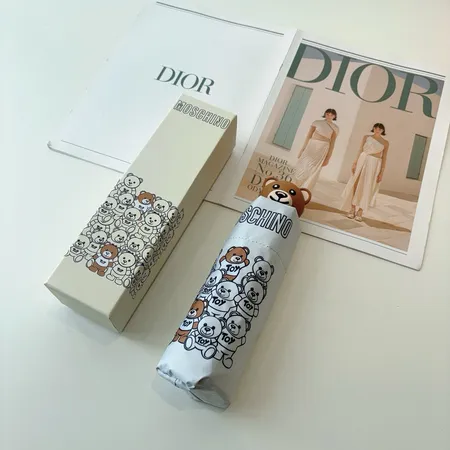 スーパーコピー カウズ 傘