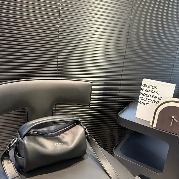 プラダバッグ