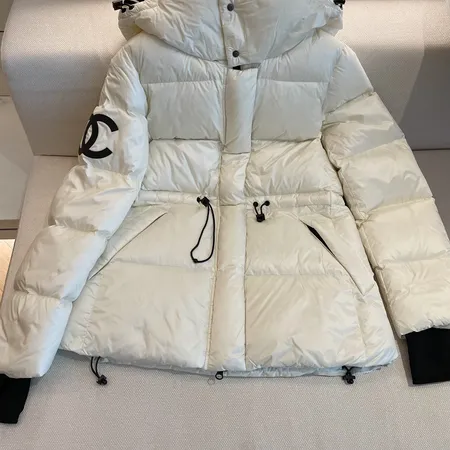 シャネル風細身ダウンコート