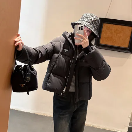 プラダ偽物人気