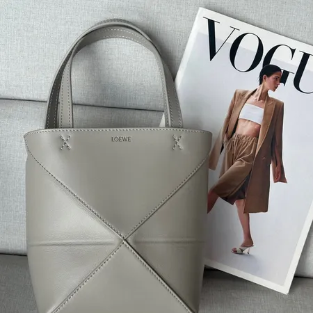 LOEWE ハンモック コンパクト 8047 スーパー コピー