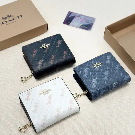 COACH マルチファンクション ショートウォレット スーパー コピー