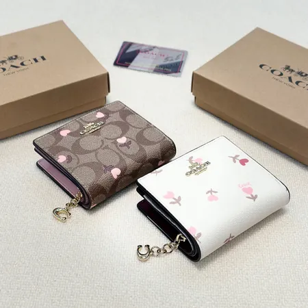 COACH マルチファンクション ショートウォレット スーパー コピー