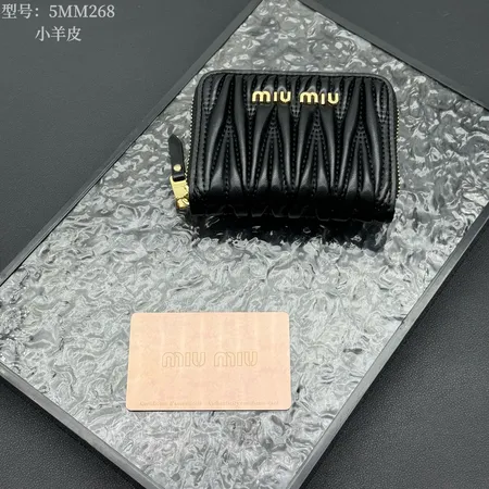 MIU MIU ミュウミュウ 新作 モデル5MM268 コインウォレット