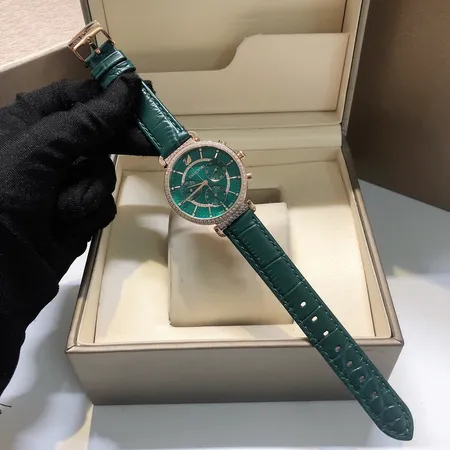 スワロフスキー偽物人気