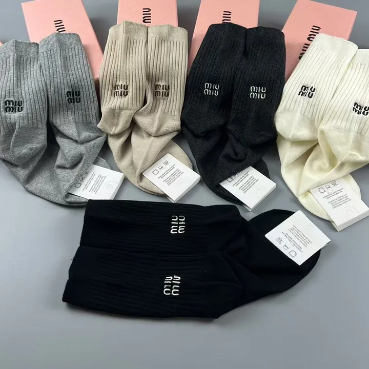 スーパーコピー ミュウミュウ 靴下