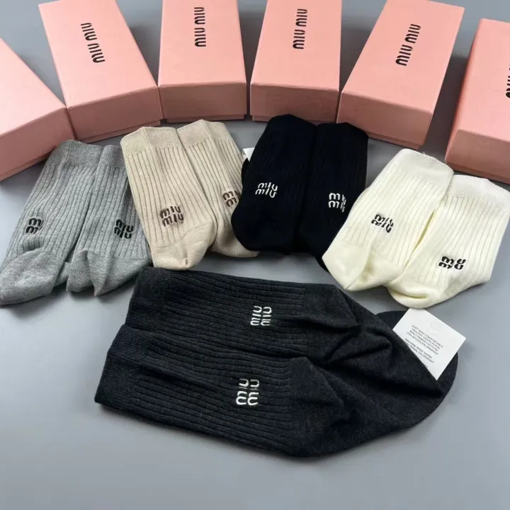 スーパーコピー ミュウミュウ 靴下