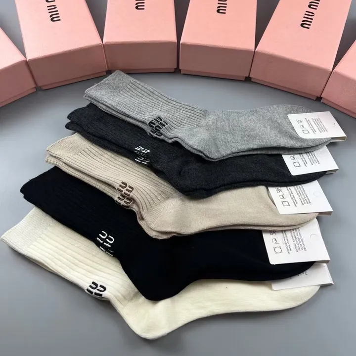 スーパーコピー ミュウミュウ 靴下