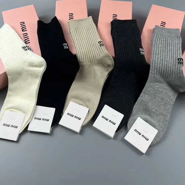 スーパーコピー ミュウミュウ 靴下