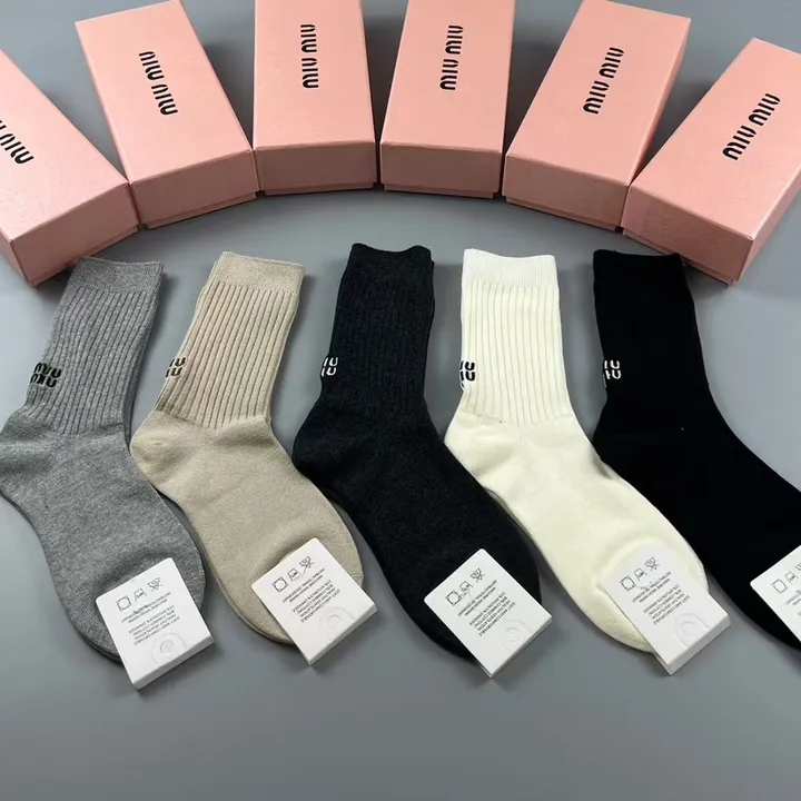 スーパーコピー ミュウミュウ 靴下