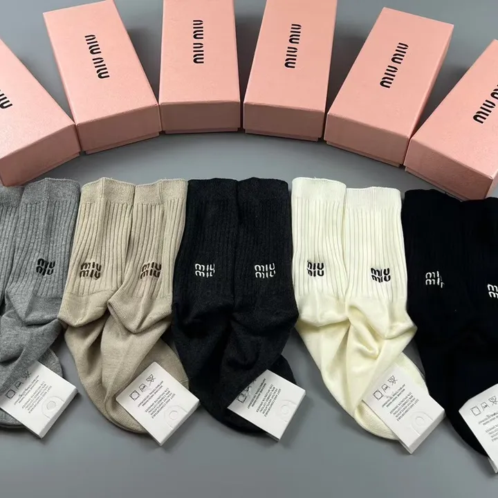 スーパーコピー ミュウミュウ 靴下