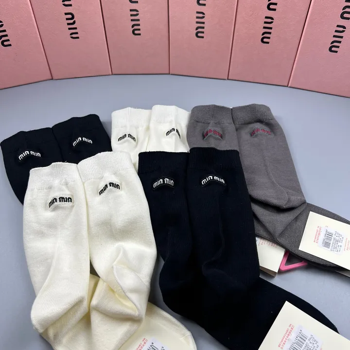 スーパーコピー ミュウミュウ 靴下