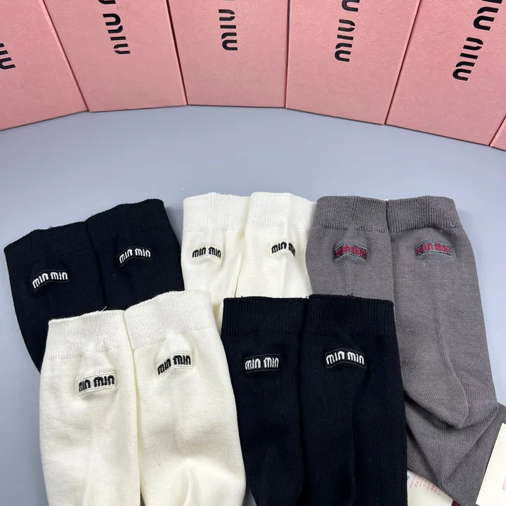 スーパーコピー ミュウミュウ 靴下