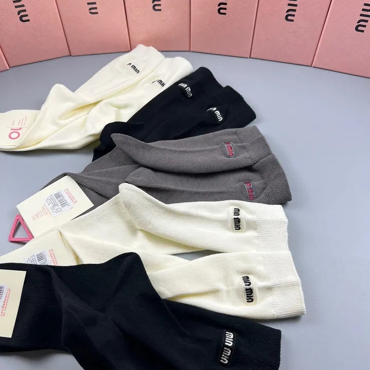 スーパーコピー ミュウミュウ 靴下