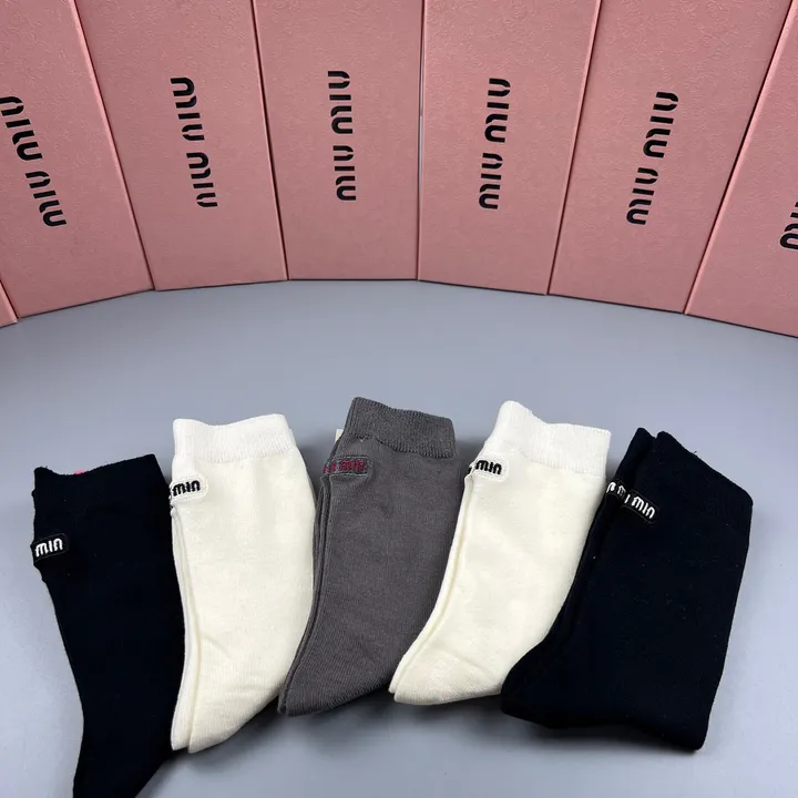 スーパーコピー ミュウミュウ 靴下