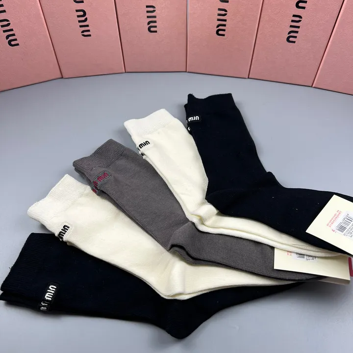 スーパーコピー ミュウミュウ 靴下