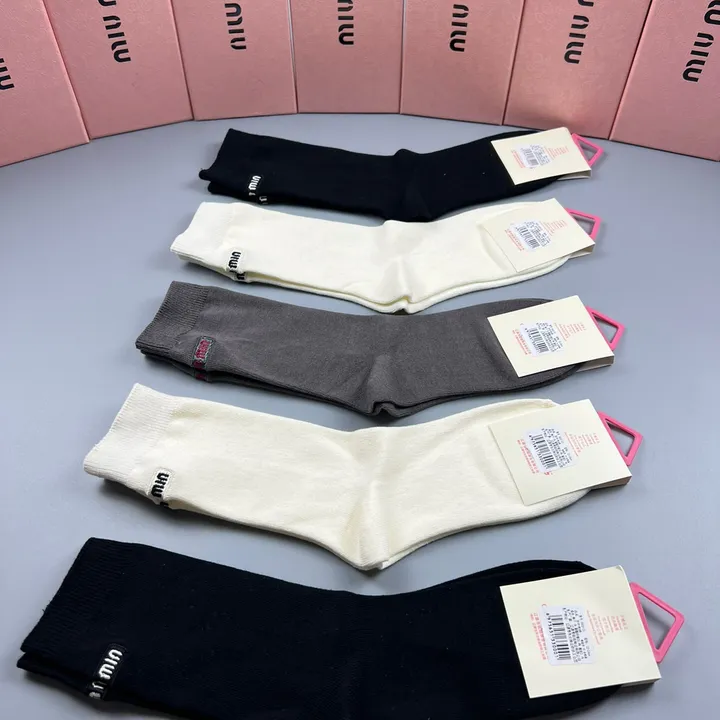 スーパーコピー ミュウミュウ 靴下