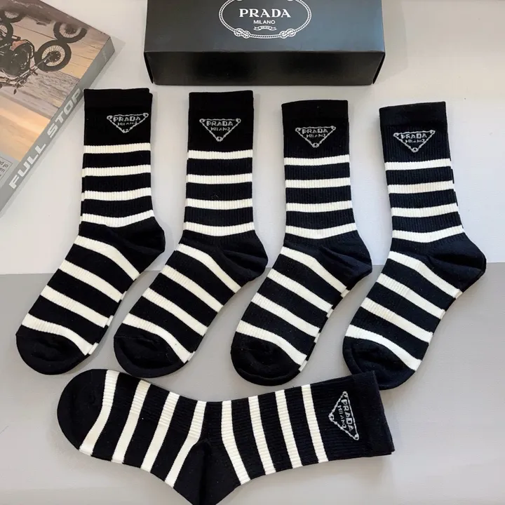 スーパーコピー プラダ 靴下