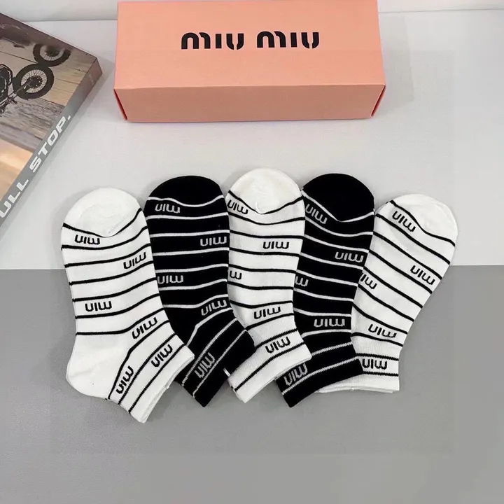 スーパーコピー ミュウミュウ 靴下