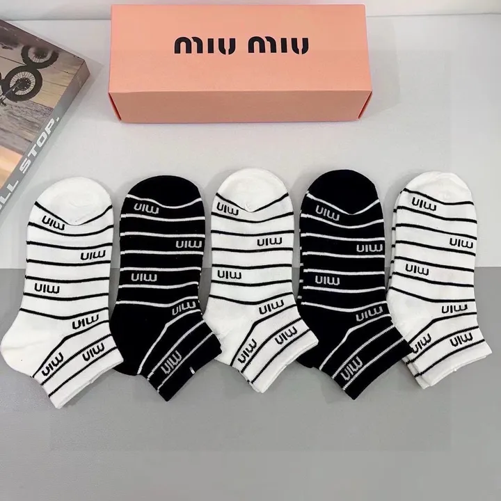 スーパーコピー ミュウミュウ 靴下