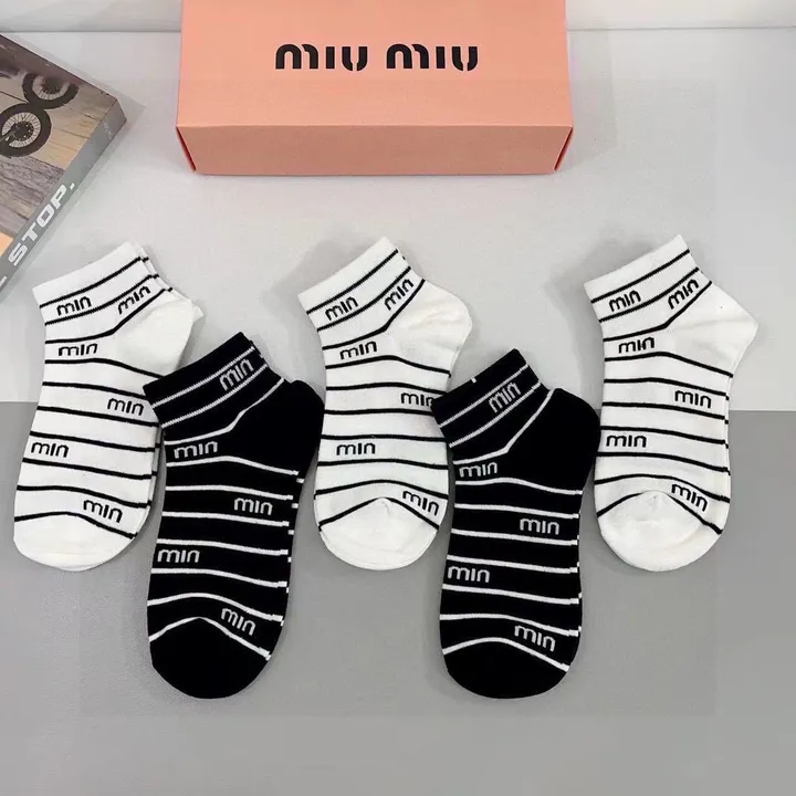 スーパーコピー ミュウミュウ 靴下