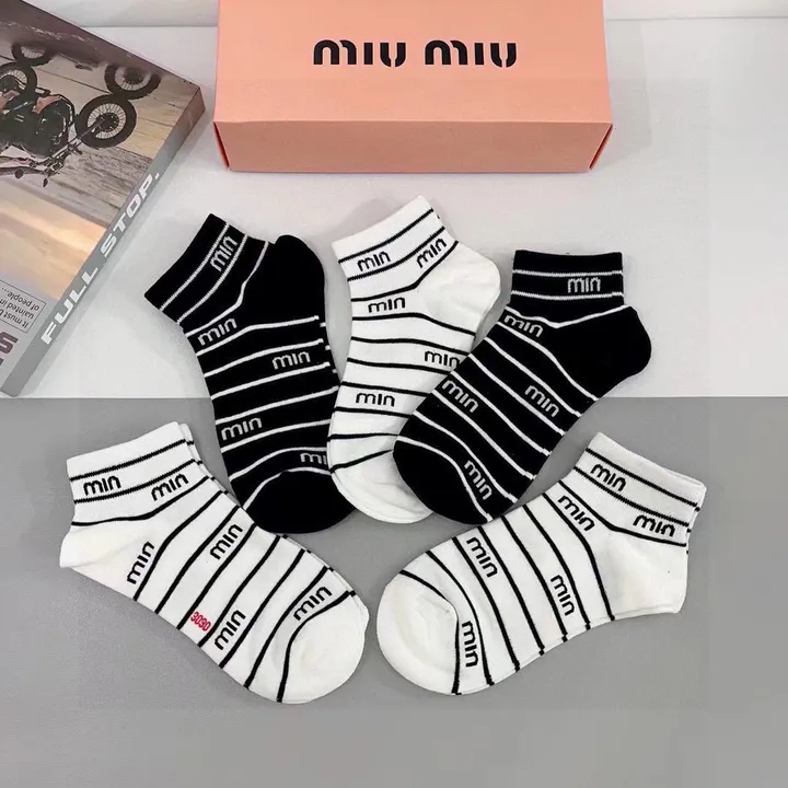 スーパーコピー ミュウミュウ 靴下