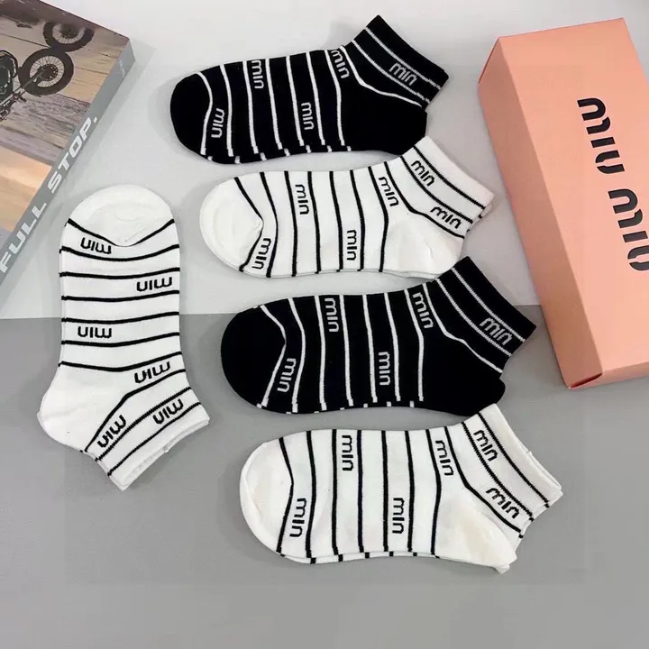 スーパーコピー ミュウミュウ 靴下