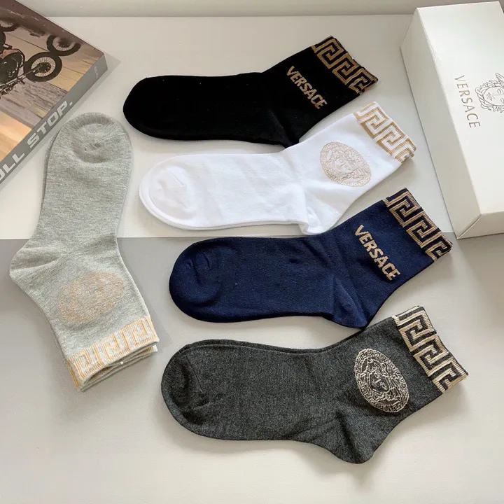 スーパーコピー ヴェルサーチ 靴下