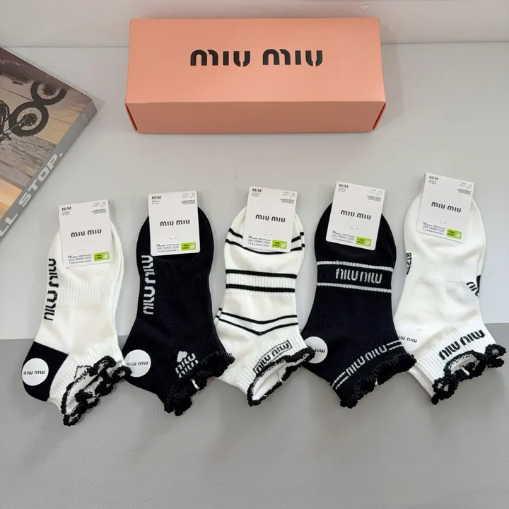 スーパーコピー ミュウミュウ 靴下