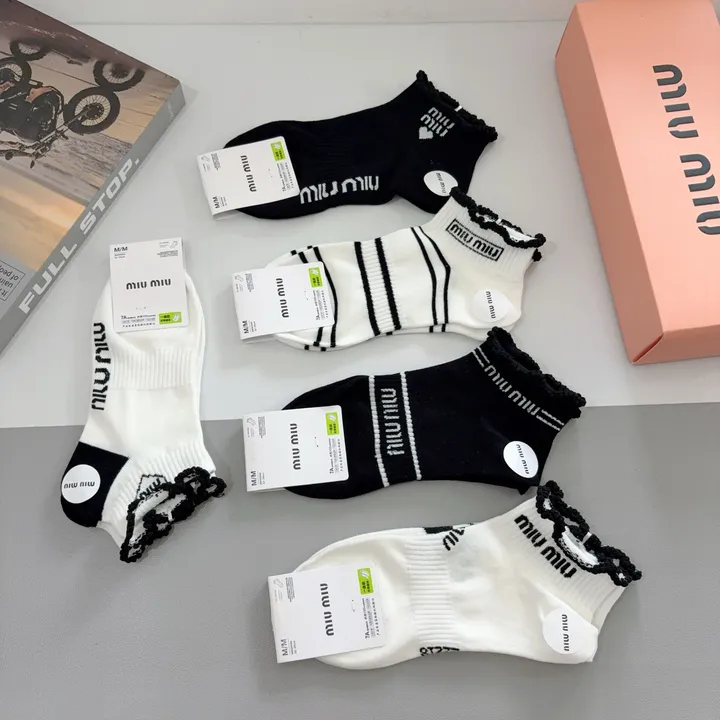 スーパーコピー ミュウミュウ 靴下