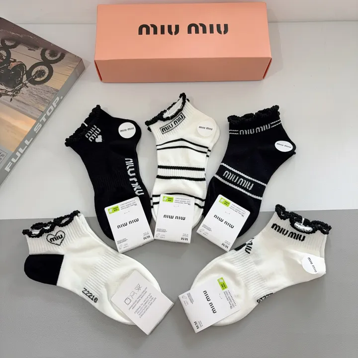 スーパーコピー ミュウミュウ 靴下