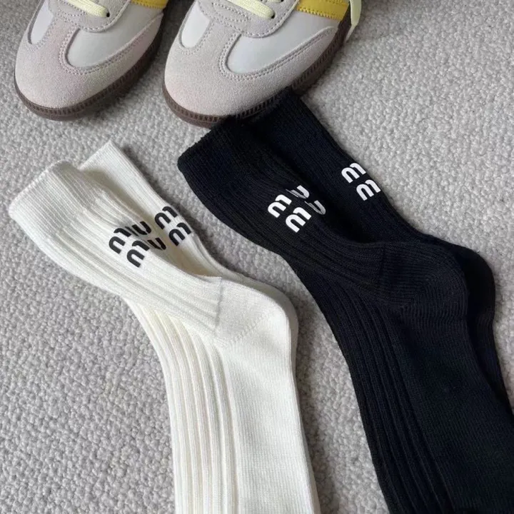 スーパーコピー ミュウミュウ 靴下