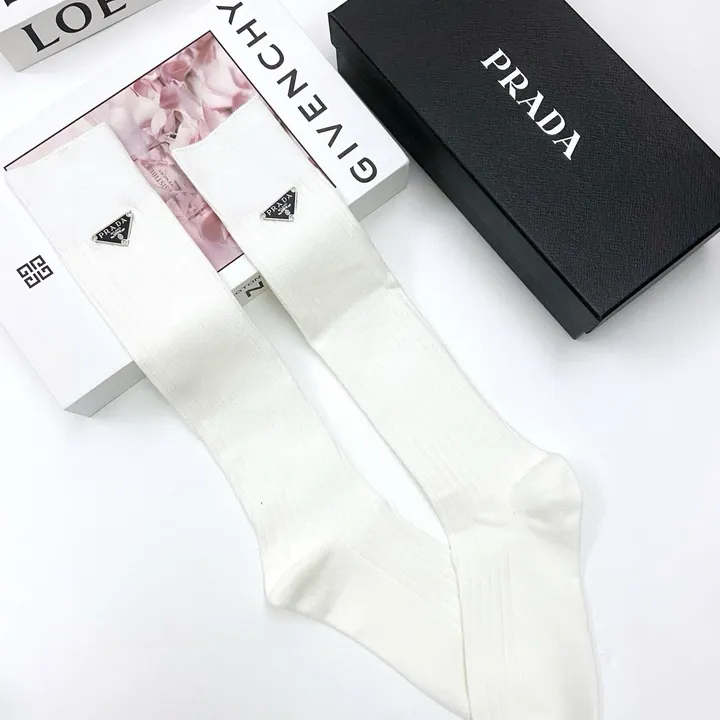 スーパーコピー プラダ 靴下