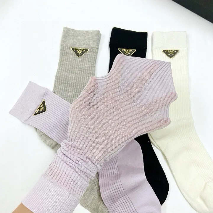 スーパーコピー プラダ 靴下