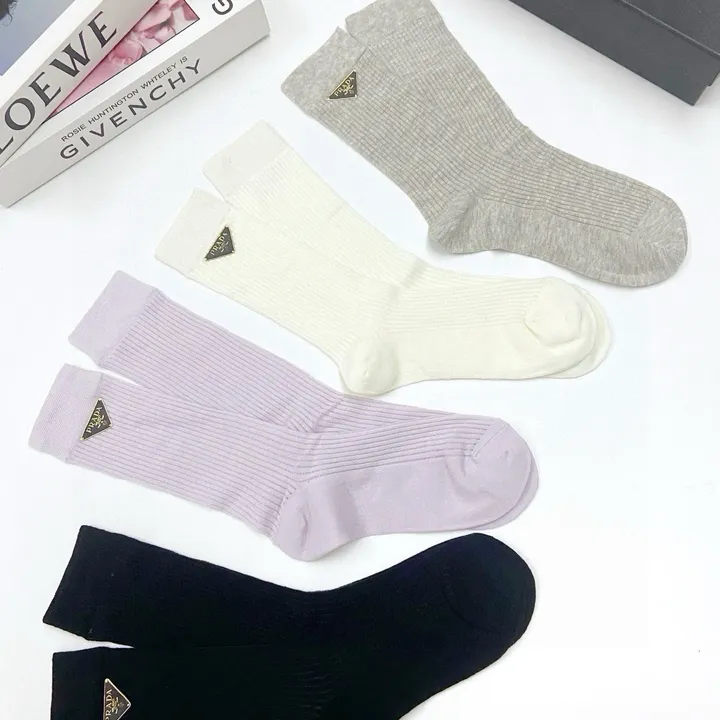 スーパーコピー プラダ 靴下