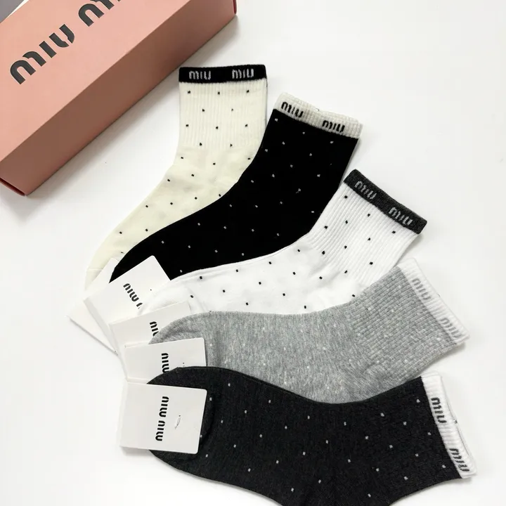 スーパーコピー ミュウミュウ 靴下