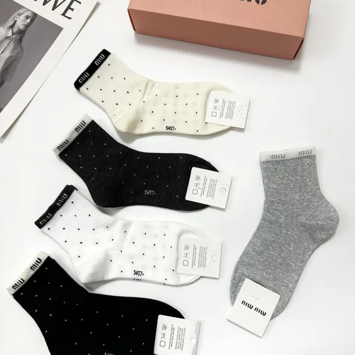スーパーコピー ミュウミュウ 靴下