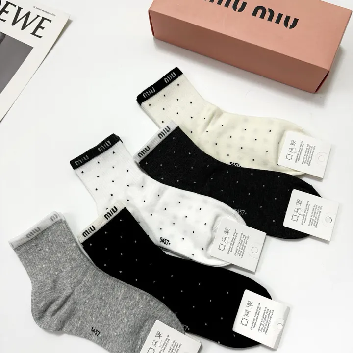 スーパーコピー ミュウミュウ 靴下