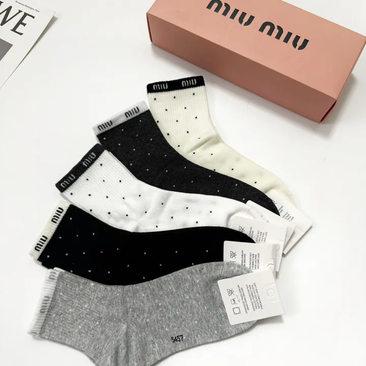 スーパーコピー ミュウミュウ 靴下