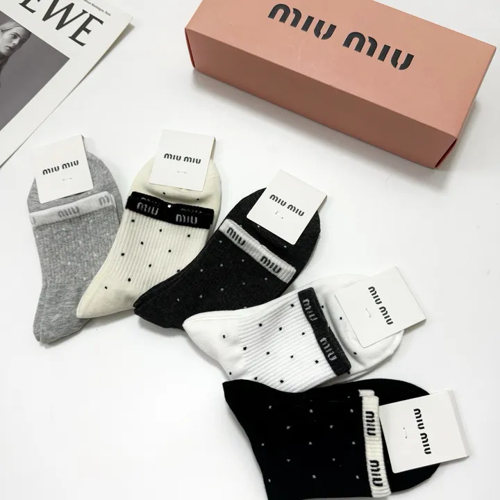 スーパーコピー ミュウミュウ 靴下