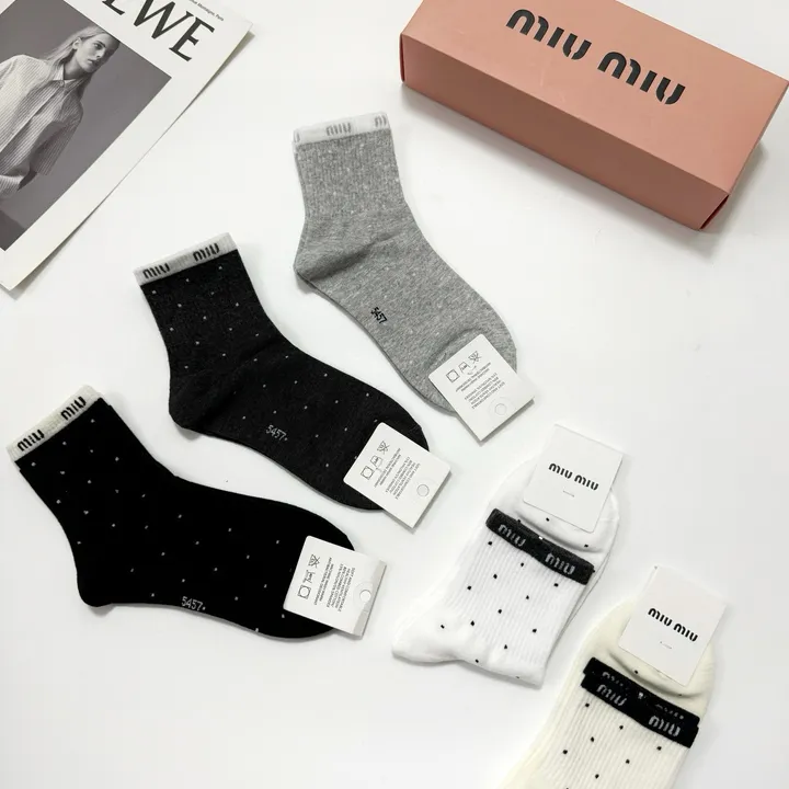 スーパーコピー ミュウミュウ 靴下