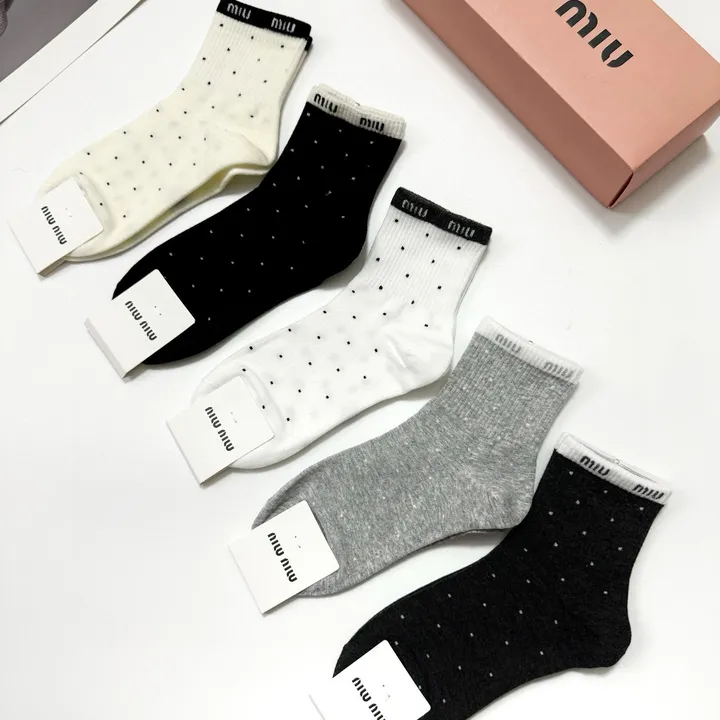 スーパーコピー ミュウミュウ 靴下