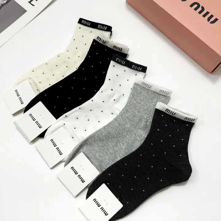 スーパーコピー ミュウミュウ 靴下