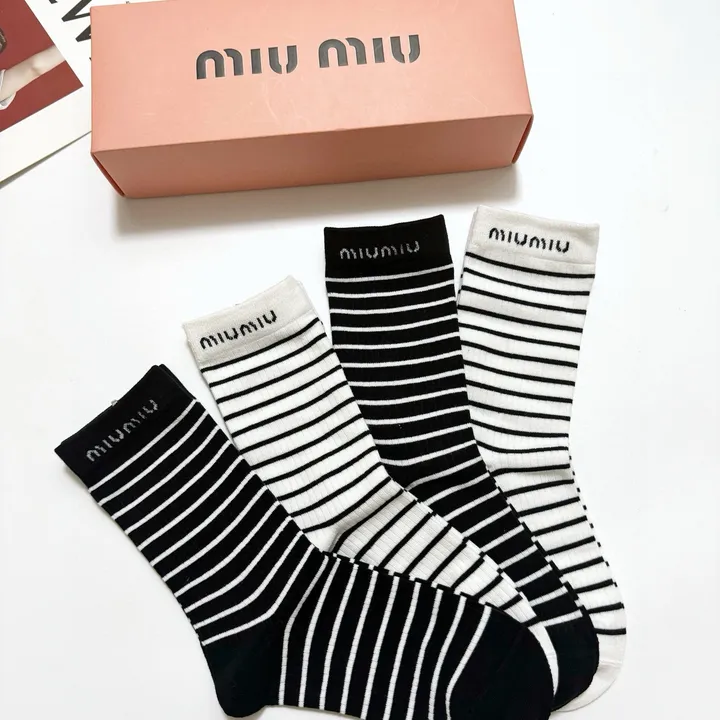 スーパーコピー ミュウミュウ 靴下