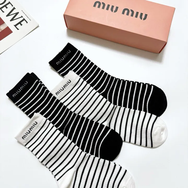 スーパーコピー ミュウミュウ 靴下